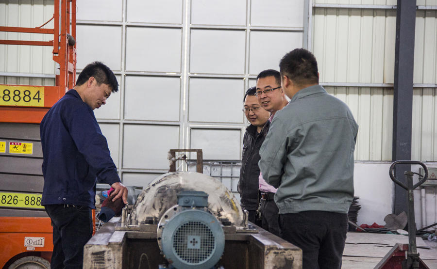 節能型雙電機臥螺(luó)離心機研發成功(圖1) 節能型雙電機臥螺離心機研發成功(圖1)